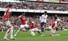 Rượt đuổi kịch tính, Tottenham cầm chân Arsenal