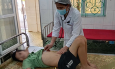 Uống nước ngọt "chữ nước ngoài" ở cổng trường, 30 học sinh có biểu hiện ngộ độc