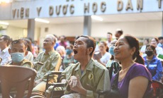 "Ăn hết cái bánh trung thu là hết bệnh"