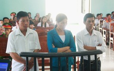 Ký khống hồ sơ, 3 "quan xã" lãnh án... treo!