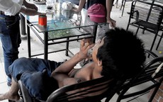 Quậy tưng vì hít “keo chó”!
