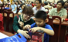 Thêm 563 radio tặng công nhân