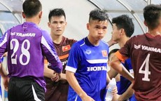 U23 Việt Nam đi bệnh viện đo điện tâm đồ