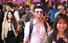 "Ma quái" ghê rợn xuất hiện khắp nơi trong đêm Halloween Sài Gòn