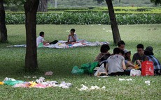 Xả rác bừa bãi ở công viên