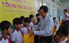 Bình Điền trao 100 suất quà  cho học sinh nghèo Kiên Giang