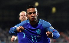 Depay lập công lớn, Hà Lan lên ngôi nhì bảng
