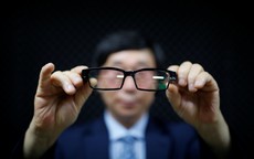 Xông vào đám cưới “săn” quan tham