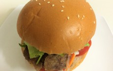 Cách làm hamburger chinh phục thiên thần nhỏ