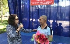NSƯT Diệu Hiền dạy bệnh nhân tâm thần ca vọng cổ