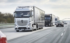 Xe tải tự lái của Mercedes đã chạy trên đường ở châu Âu