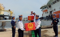 Những thùng phiếu đã bầu đầu tiên về đến đất liền