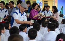 Tặng sữa cho trẻ em Ninh Bình