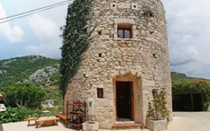 Khách sạn sang “núp” trong tháp 250 tuổi đẹp miễn chê