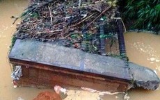 Lâm Đồng: Sập cầu trong đêm, hàng chục hộ dân bị chia cắt