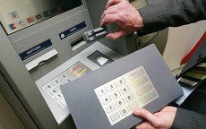 Lật tẩy chiêu trò đánh cắp tiền từ ATM ở TP HCM