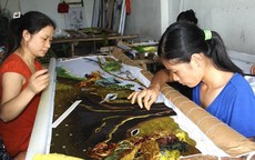 'Vẽ' chân dung Bác Hồ bằng đường kim mũi chỉ