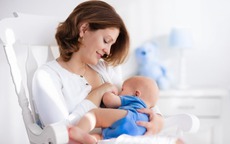 Cho con bú giúp giảm đau sau sinh mổ