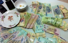 Phó chủ tịch xã bị bắt quả tang đánh bạc trong nhà nghỉ