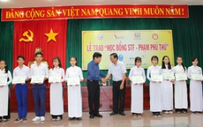 Trao “Học bổng STF - Phạm Phú Thứ” tại Bến Tre
