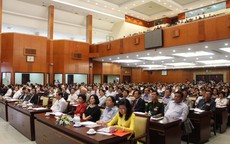 Báo chí đối diện nguy cơ bị mạng xã hội “vượt mặt”