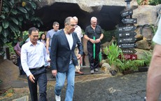 Ngoại trưởng Nga Sergey Lavrov thưởng thức bánh xèo, nem lụi ở Đà Nẵng