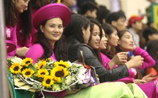 Hoa khôi bóng chuyền Kim Huệ chuyển nghề