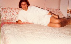 Tranh cãi kỳ lạ vì áo choàng tắm của ông Trump