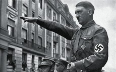 Đức: Chào kiểu Hitler, du khách Mỹ bị đấm liên tục