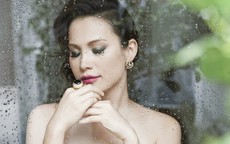 Nhan sắc "đẹp lạ" của Hoa hậu có nụ cười quyến rũ nhất Việt Nam
