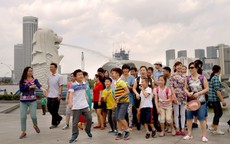 Du khách Trung Quốc được "dạy" ứng xử tại Singapore