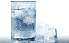 Sự thật uống nước lạnh sau ăn có hại tim?