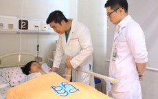 Ngoạn mục ca vừa bít máu não, vừa "vượt cạn" sinh con