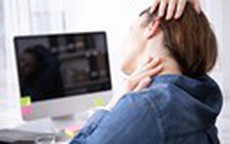 5 động tác giúp đỡ hẳn triệu chứng đau cổ vai gáy