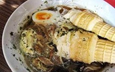 Món mì ramen trộn kem ốc quế khó hiểu của người Nhật