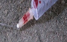 Bị kim tiêm nghi có HIV đâm trúng thì phải làm gì?