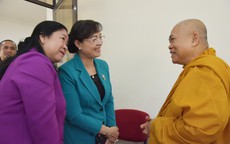 Bà Nguyễn Thị Quyết Tâm thăm Báo Giác Ngộ