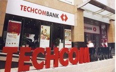 Techcombank lý giải vì sao cổ phiếu lên sàn với giá quá cao