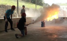Trẻ em Hà Nội học dập lửa, đu dây thoát hiểm trong đám cháy