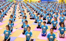 1.200 người đồng diễn bài Giao thức Yoga