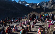 Rực rỡ sắc màu tại lễ hội tuyết và sao ở Peru