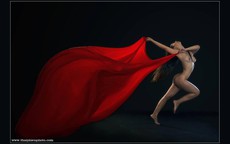 Bỏng mắt với ảnh nude "Miền cổ tích" của Thái Phiên