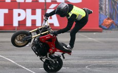 Thán phục màn trình diễn của các stunter mô tô