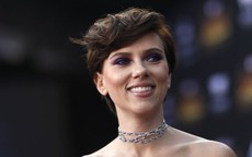 Scarlett Johansson bỏ vai vì cộng đồng LBGT phản ứng