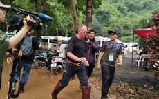 Tỉ phú Mỹ gọi thợ lặn cứu đội bóng Thái Lan là “kẻ ấu dâm”