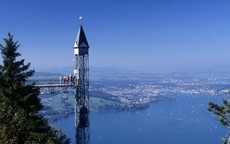 Đi thang máy ngoài trời cao nhất châu Âu