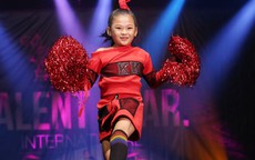 Dàn mẫu nhí Việt gây náo loạn sàn diễn Hồng Kông