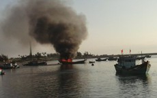 Cháy tàu cá trên biển, 2 ngư dân được cứu sống