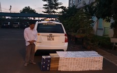 Bí mật trong chiếc taxi đèn mờ