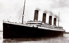 Nhiều người Mỹ tò mò đi thăm tàu Titanic chìm 100 năm dưới biển